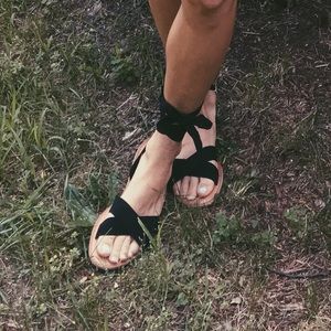 Women’s size 8 Tie up Sandals
